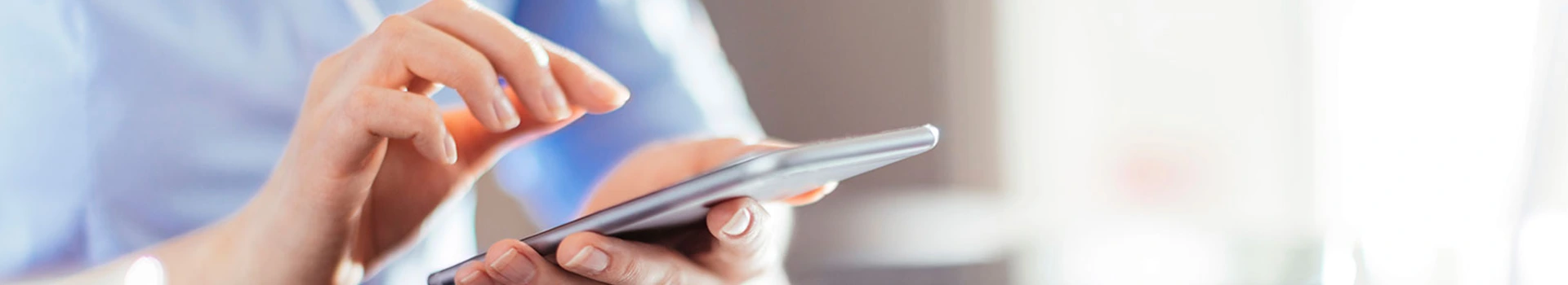 Бидэнтэй холбоо барина уу